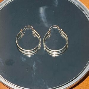 Silver tone small hoop earrings‎